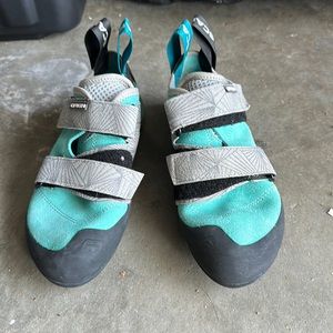Very gently used Scarpa Origin 38.5 woman’s climbing shoes